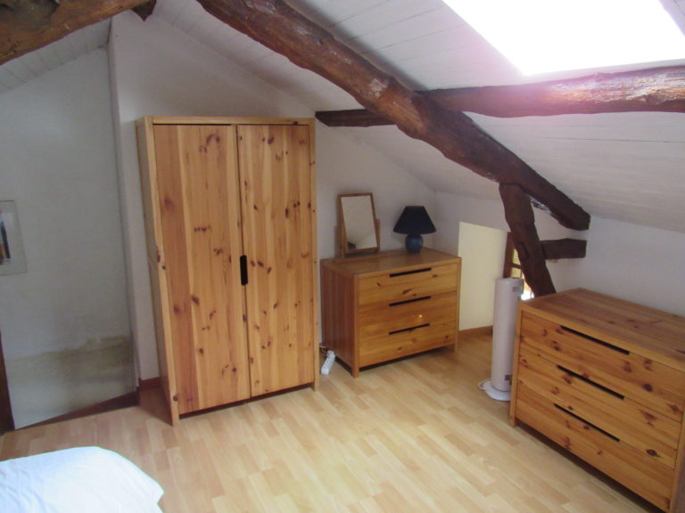 Les Lavandes double bedroom